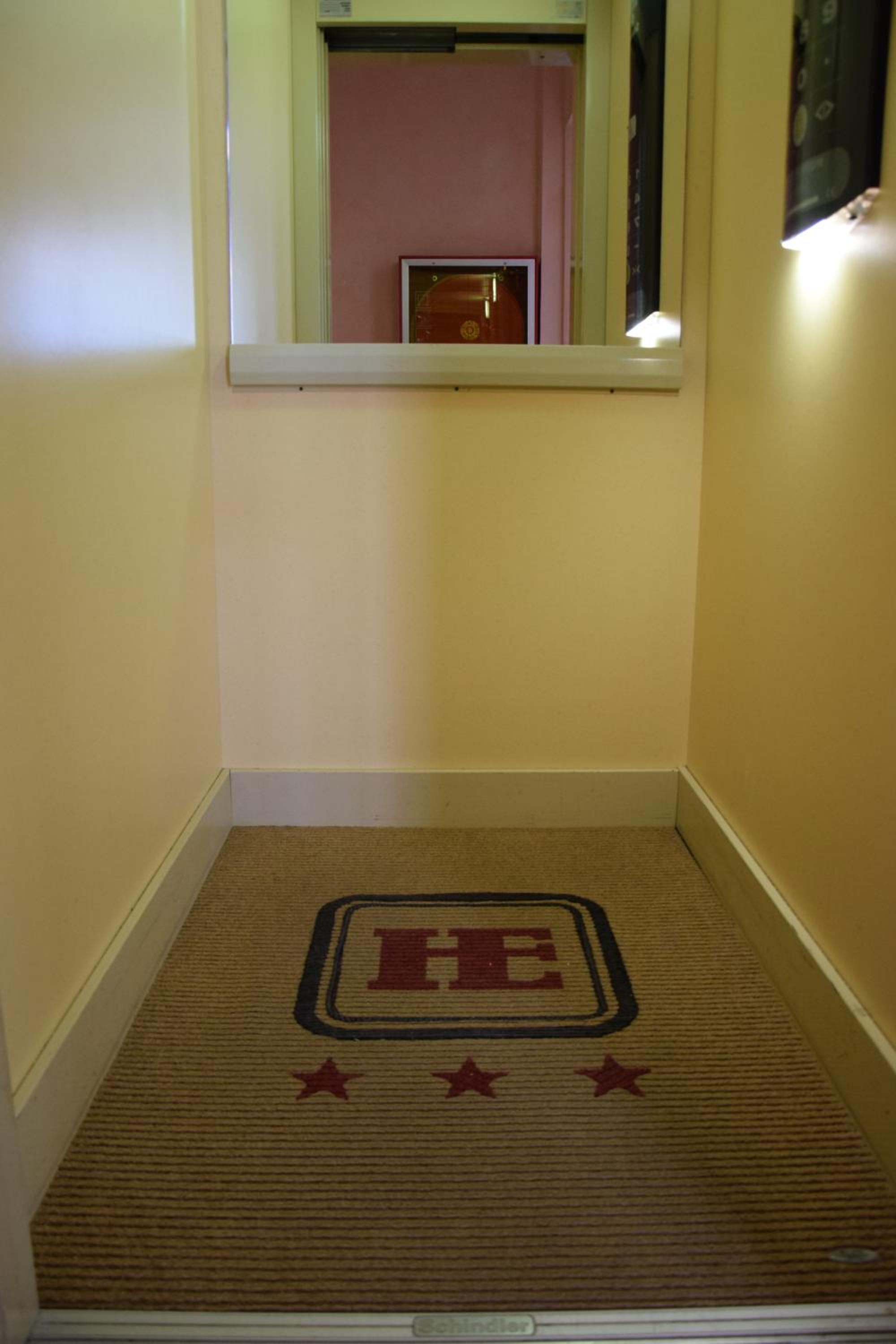 Hotel Everest 6/50