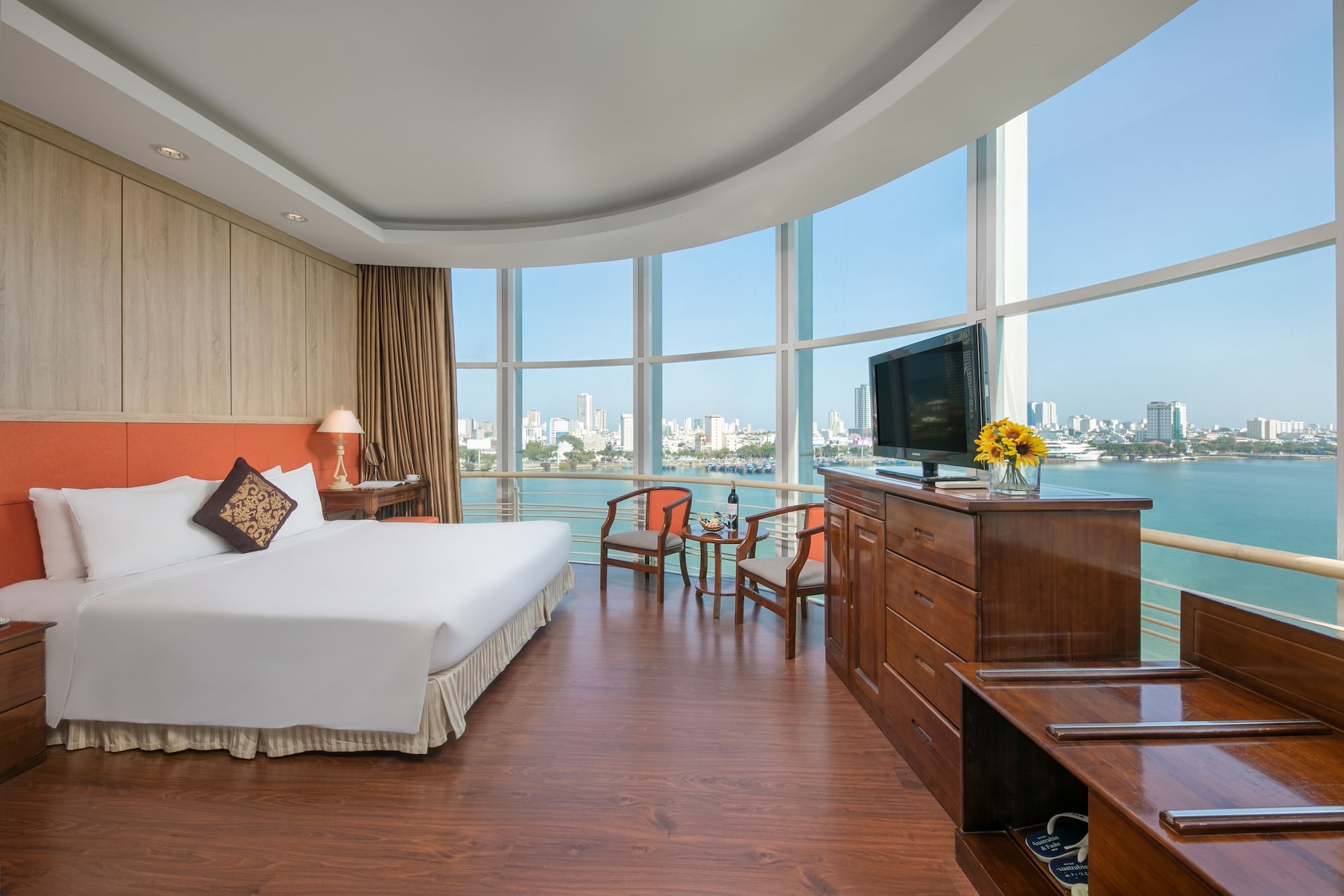 LUXURY, KING BED, RIVER VIEW
