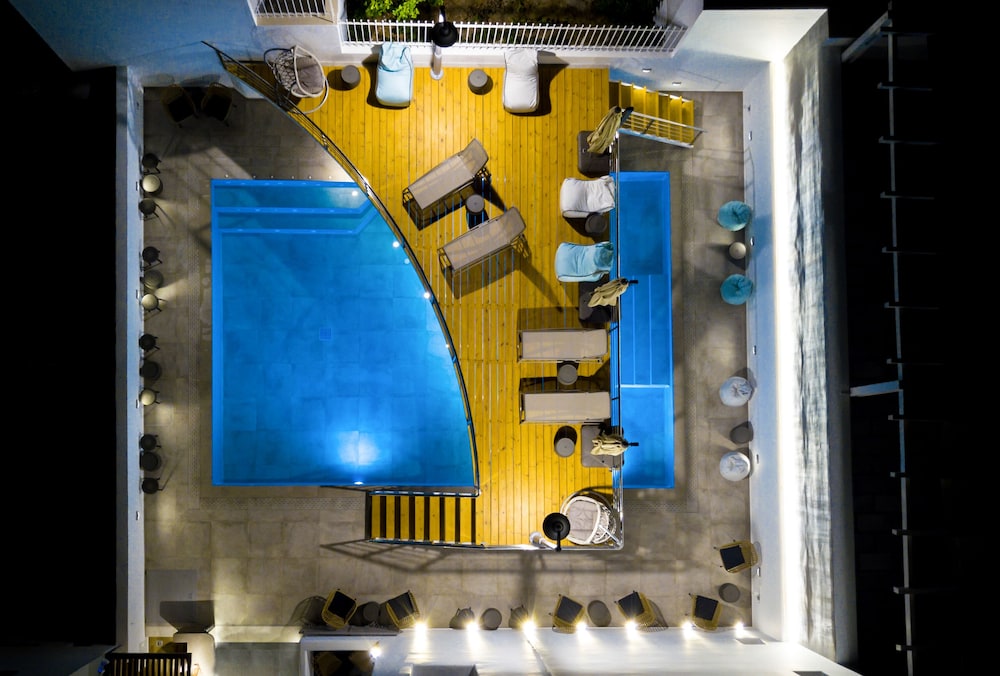 Deluxe Hotel Santorini 43/63