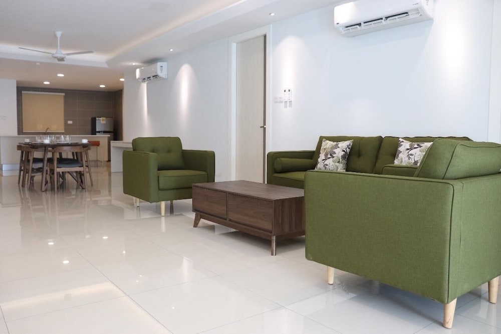Aman Hills Hotel 24/40