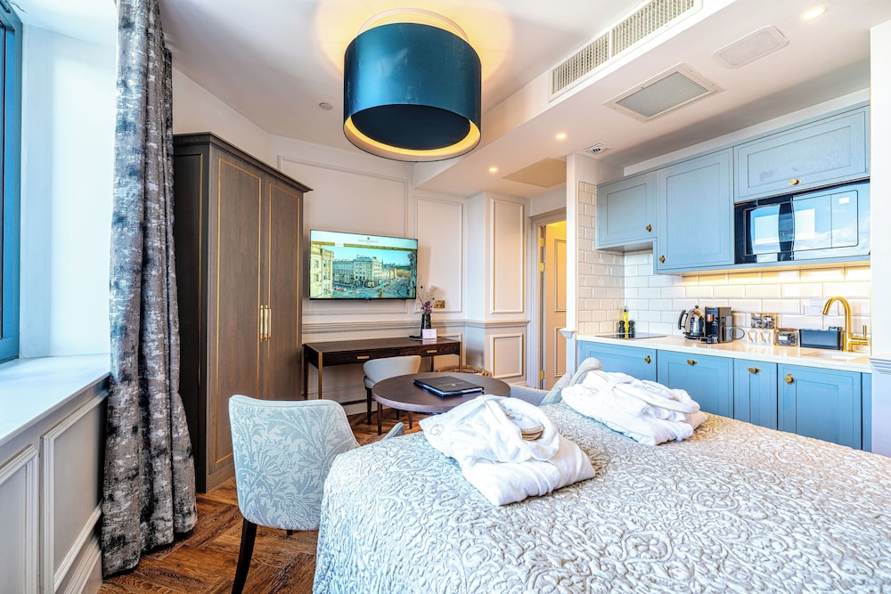 Righ Residences 7/38