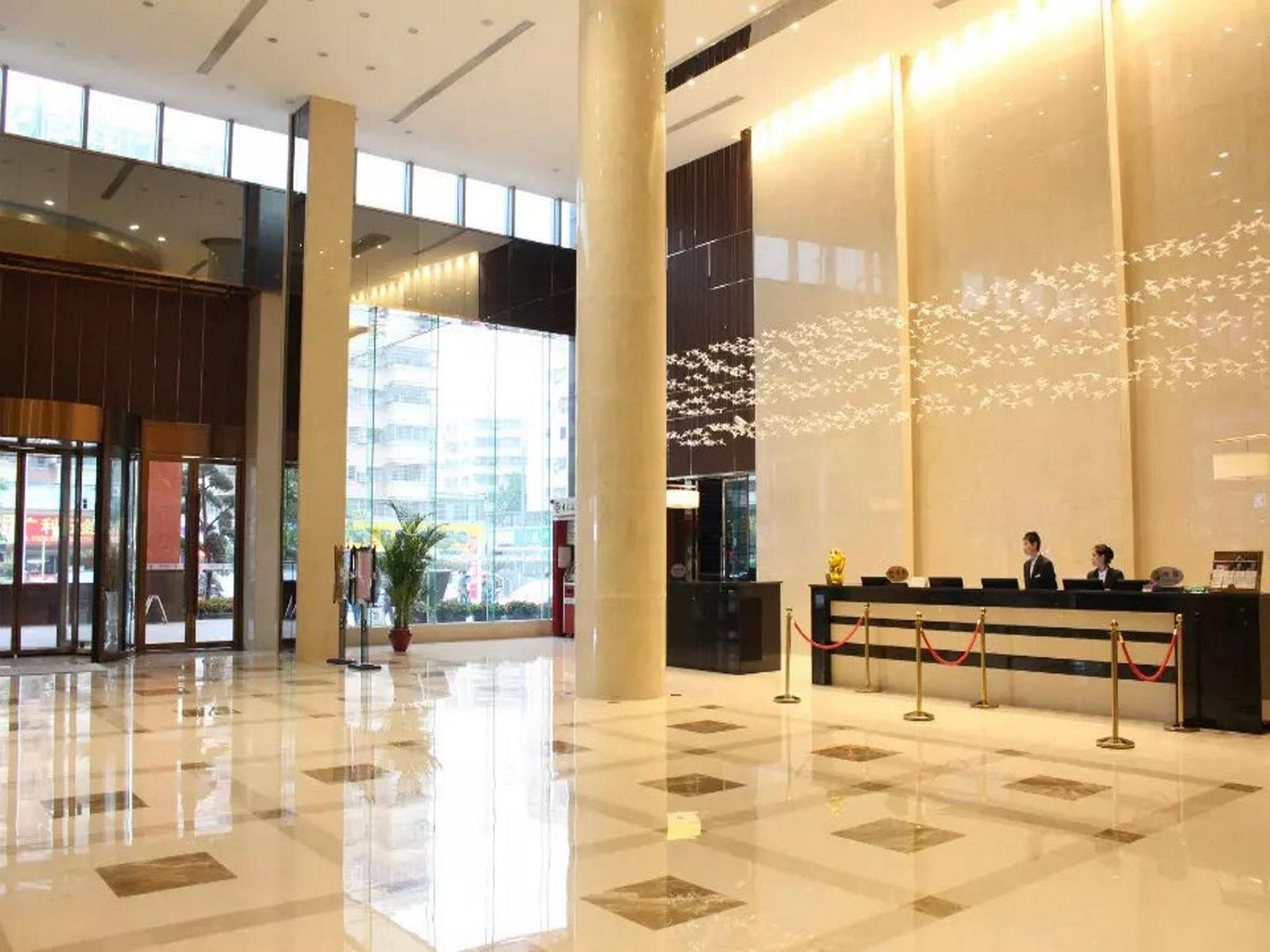 Golden Phoenix International Hotel 7/51