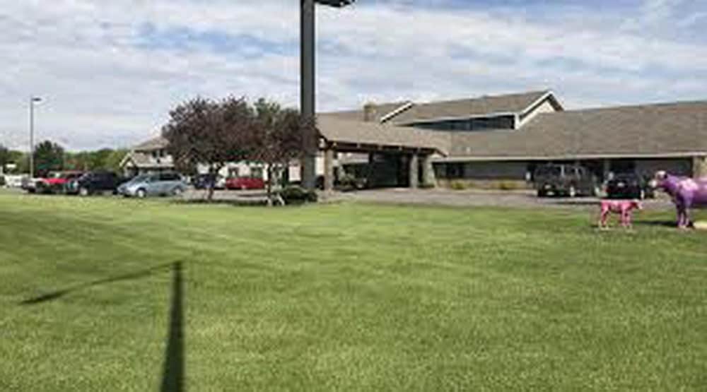 Fairbridge Inn Suites In Thorp Wi 30/47