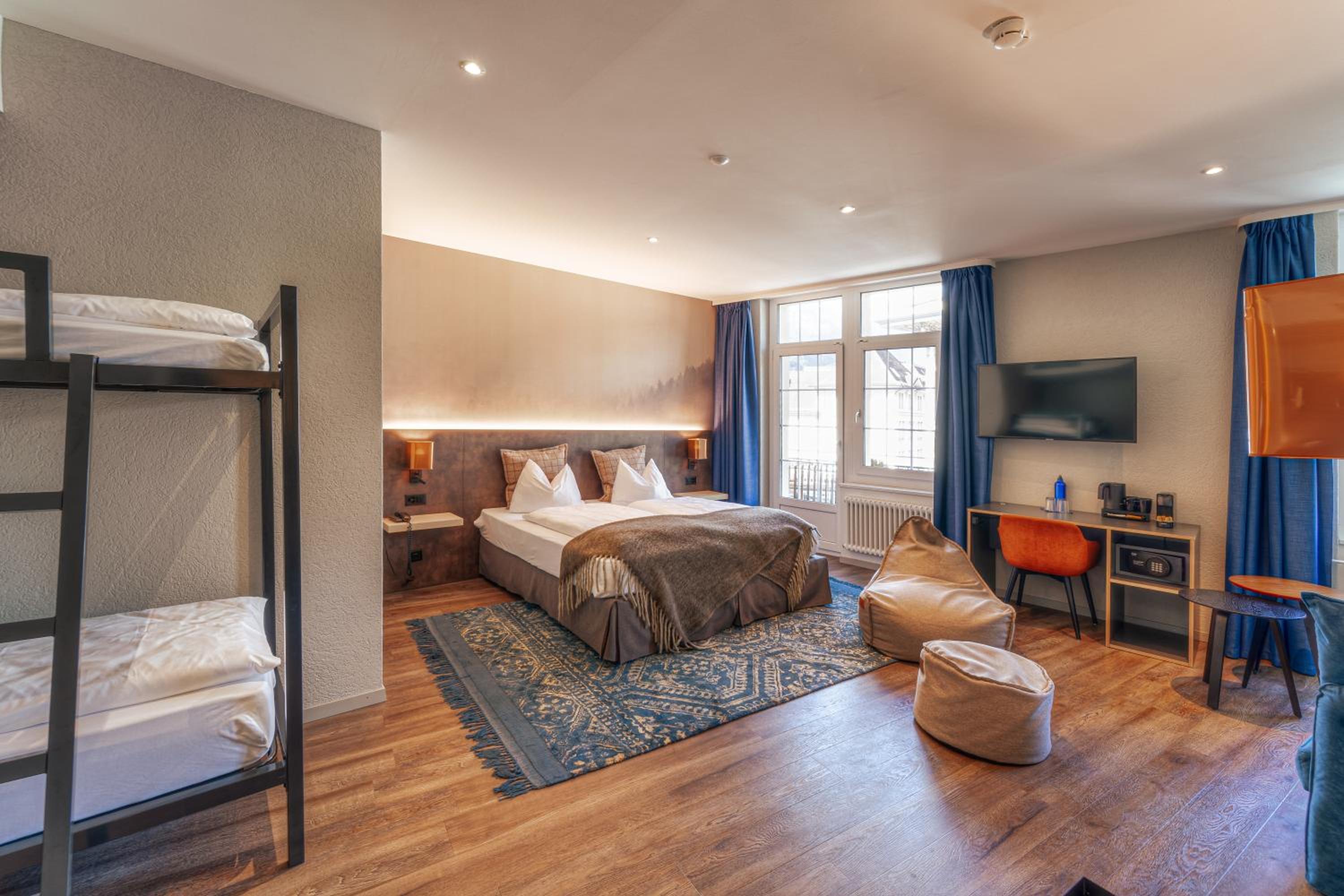 Family, 3 Beds