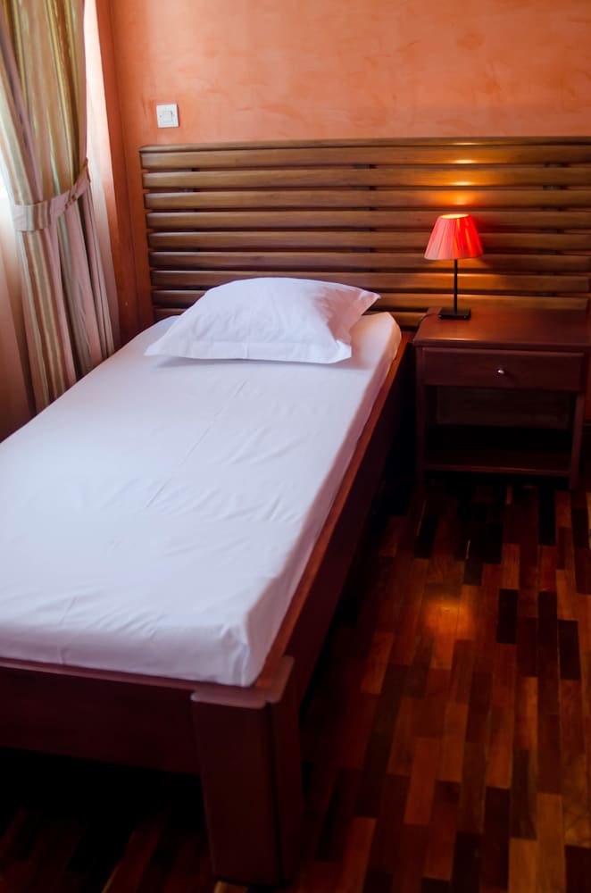 Anjary Hôtel 14/25