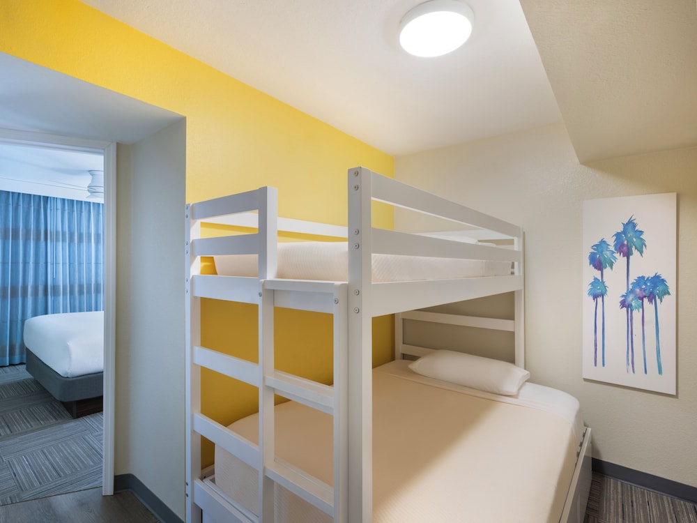 جناح عائلي بسريرين كينج وسرير بطابقين بـ3 غرف نوم لذوي الإعاقة، Holiday Inn Resort Orlando Suites - Waterpark 9/10
