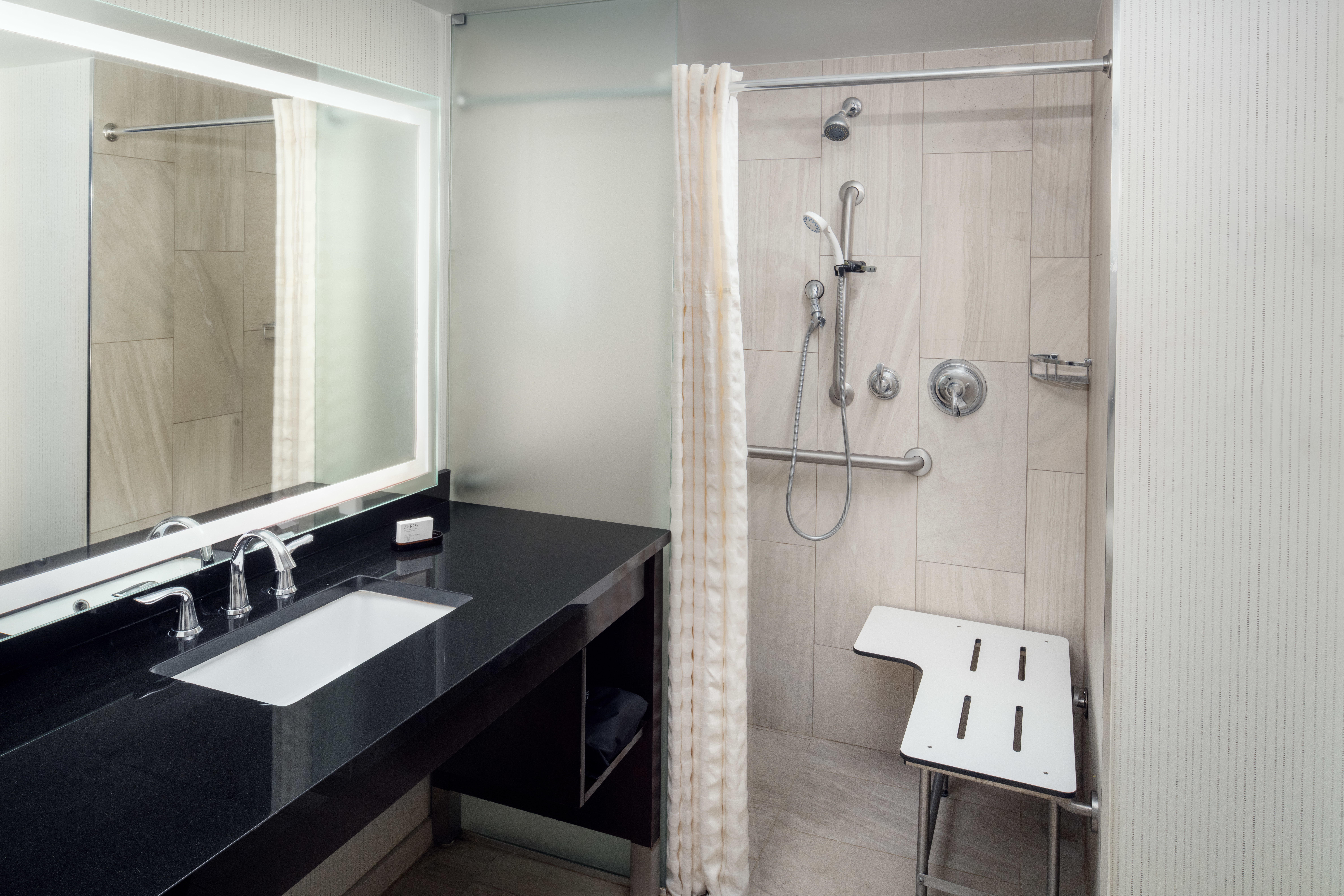 PREMIUM, SUITE, KING BED, ACCESSIBLE