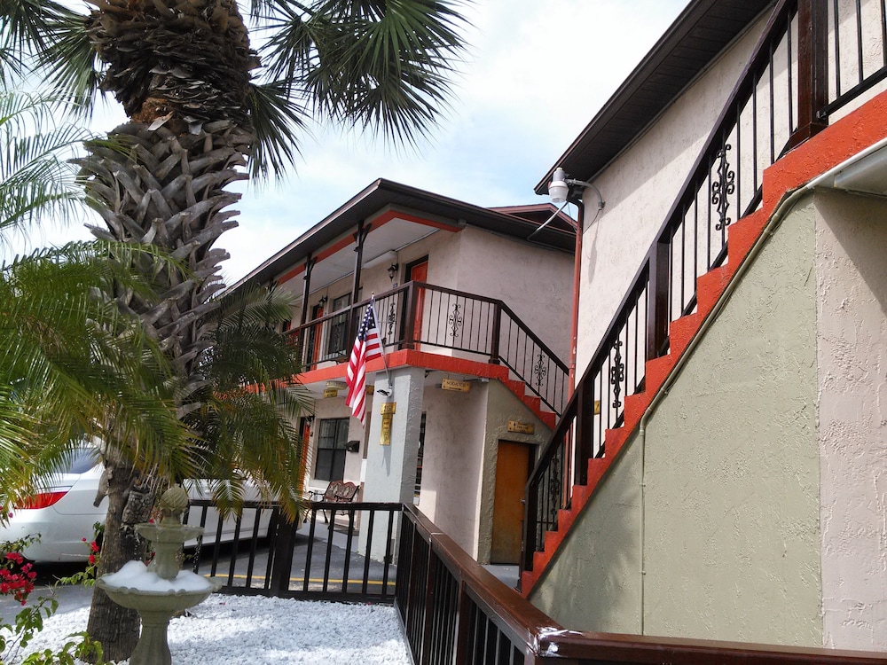 Merida Inn And Suites 8/50