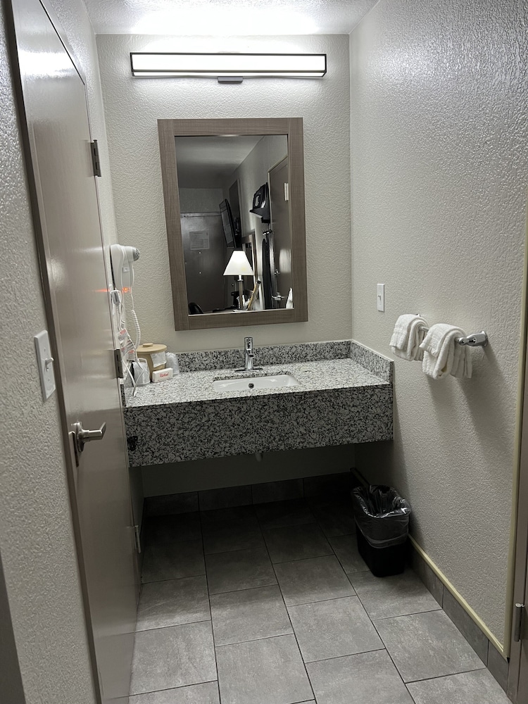 Red Roof Inn Birmingham South 11/41