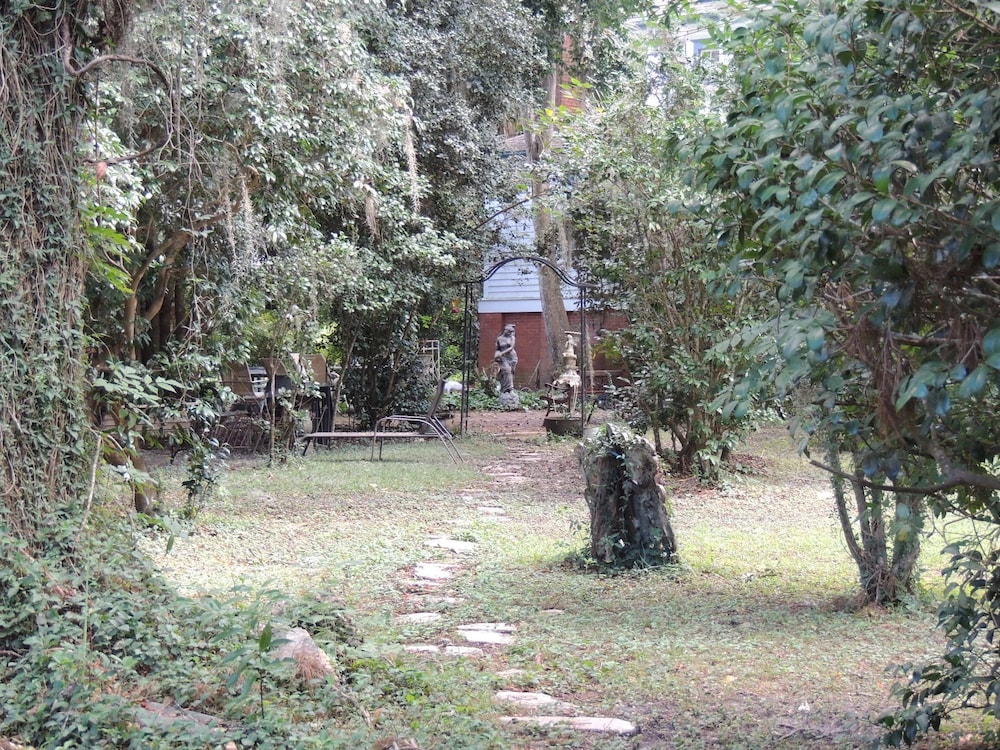 Daffodale House B&B 42/43