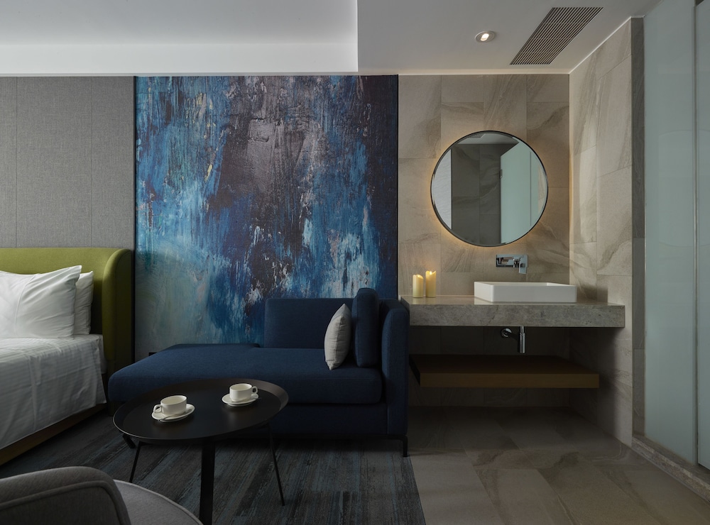 HARBOUR 10 HOTEL 35/69