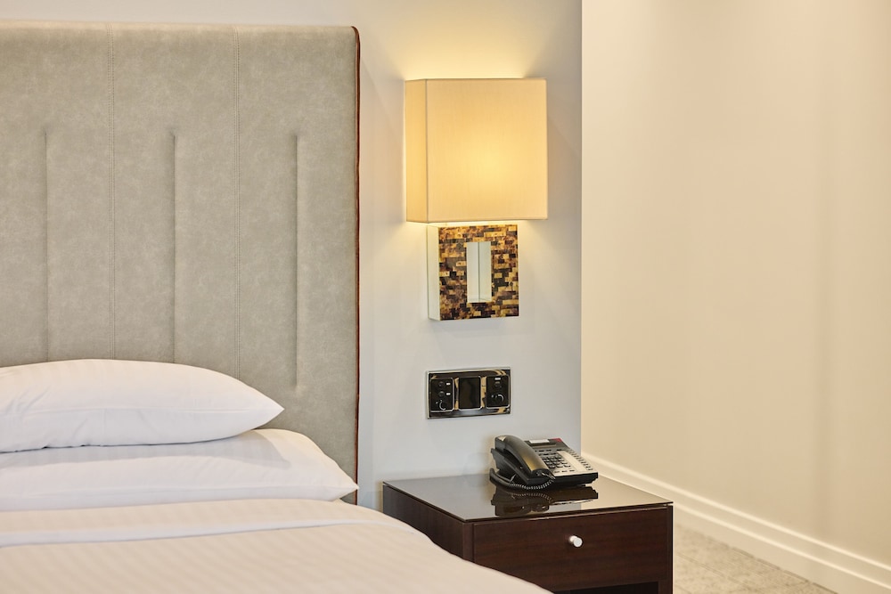 Hyatt Hotel Canberra 29/75