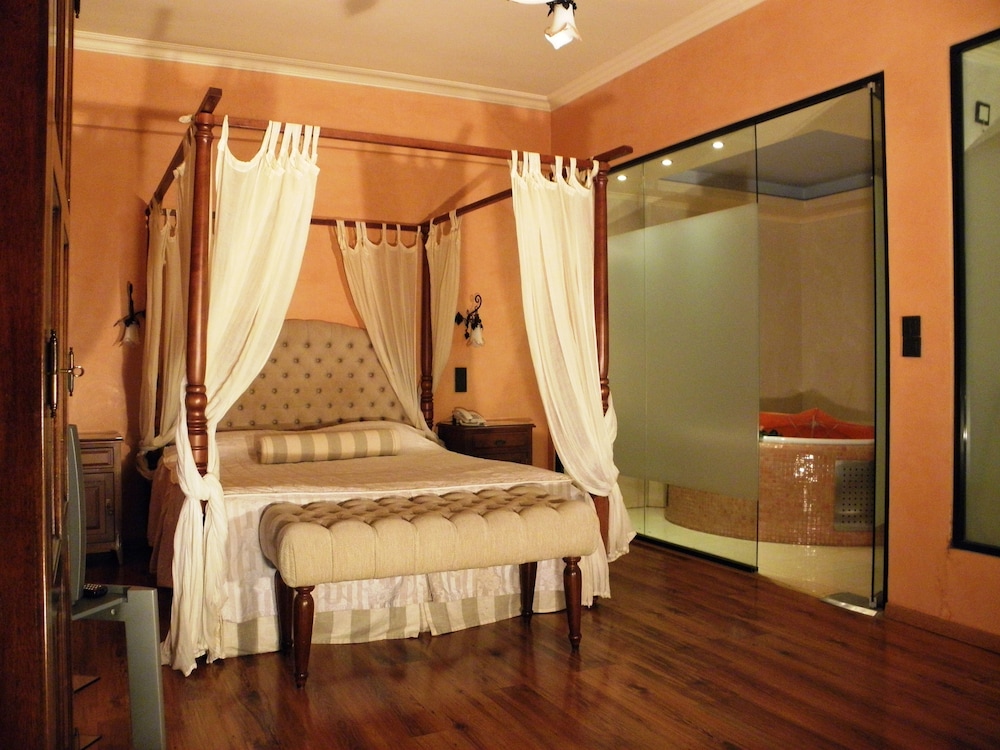 ANASTAZIA LUXURY SUITES & ROOMS 32/70