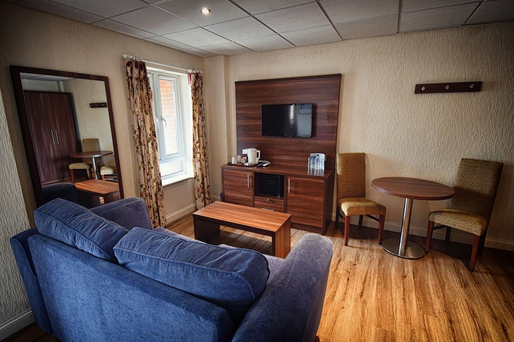 Oliver Cromwell Hotel 23/50