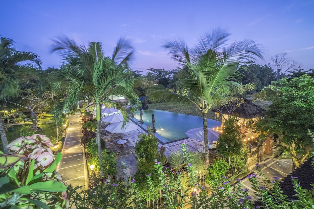 Cendana Resort Spa 68/70
