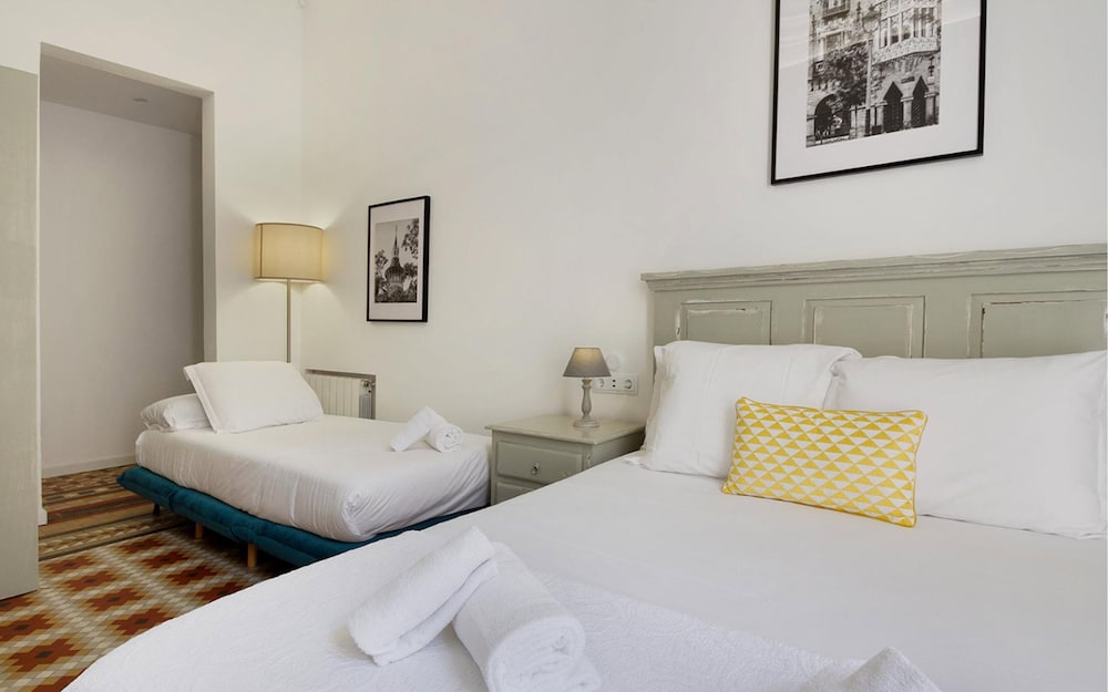 Hostal Girona 13/50