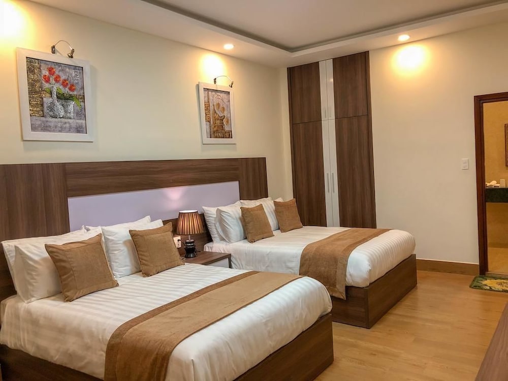 DELUXE, TWIN BEDS