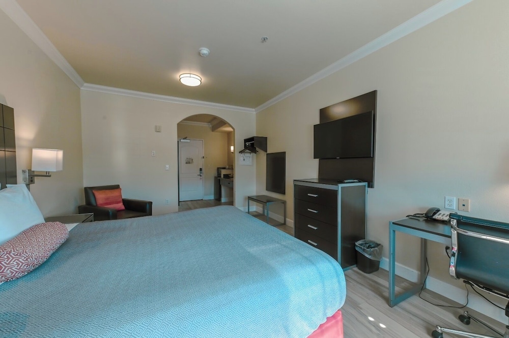 Gateway Inn and Suites Hotel 23/46