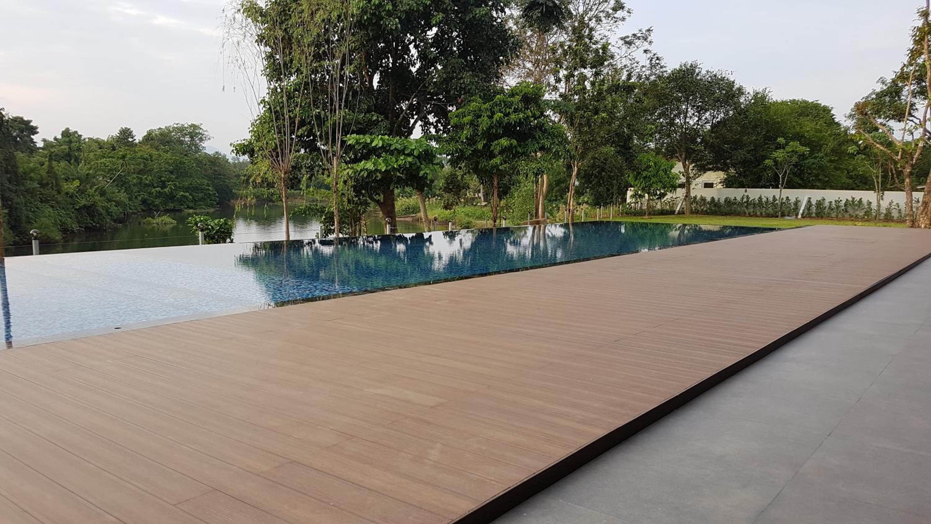 Riverawan Hotel 53/73