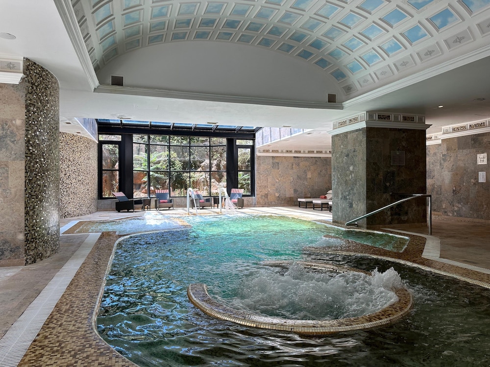 swimming pool spa
