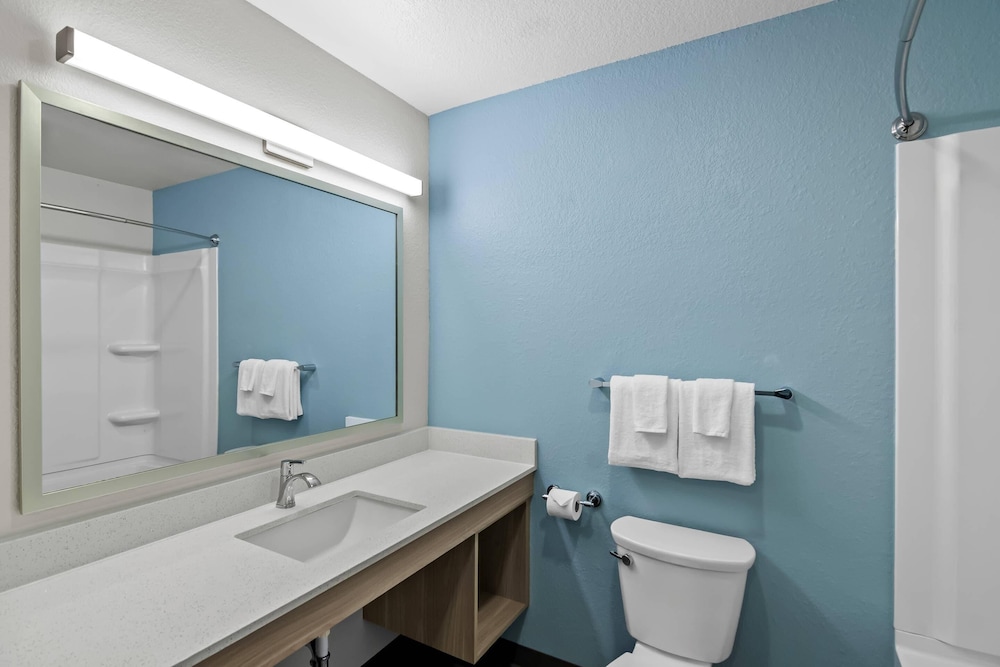 WoodSpring Suites Palm Springs - West Palm Beach, FL 42/44