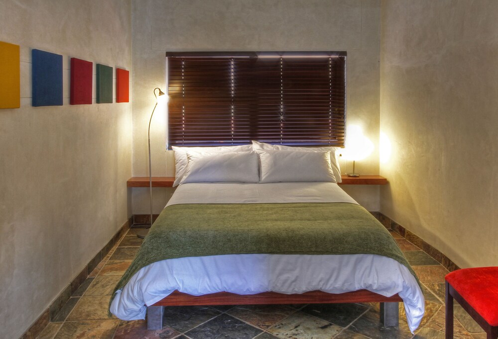 Hartmann Suites 3/15