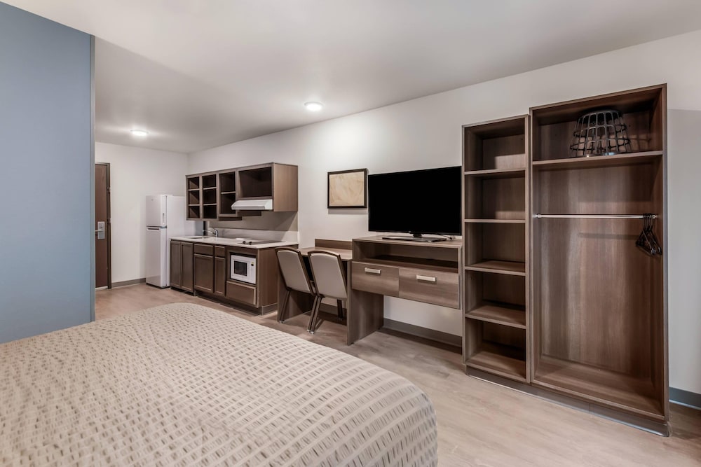 WoodSpring Suites Charlotte - University Research Park 23/50