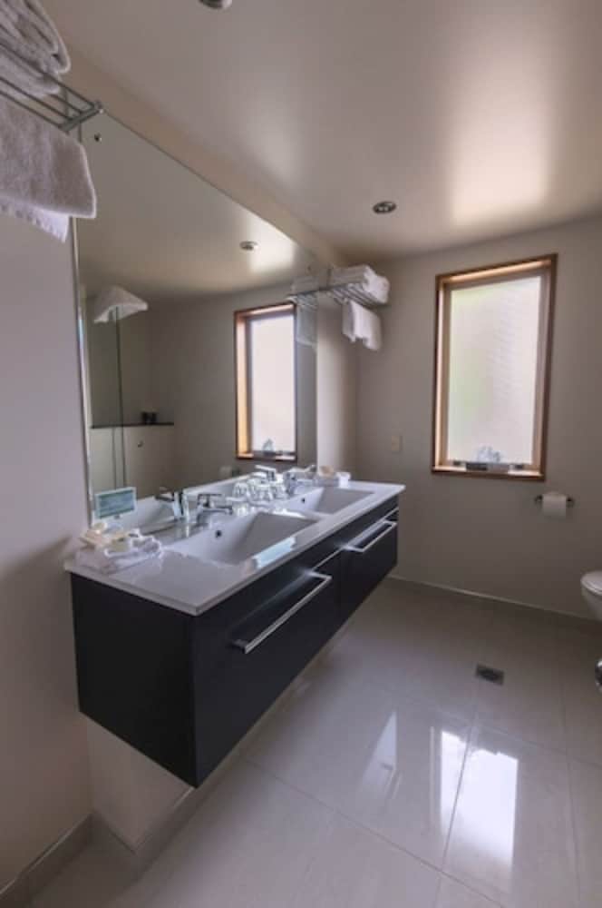 Distinction Te Anau Hotel and Villas 55/68