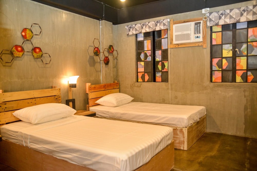 Bhive Hotel 14/42