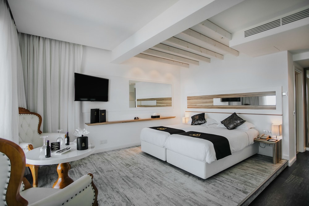 The Ciao Stelio Deluxe Hotel - Adults Only 17/65