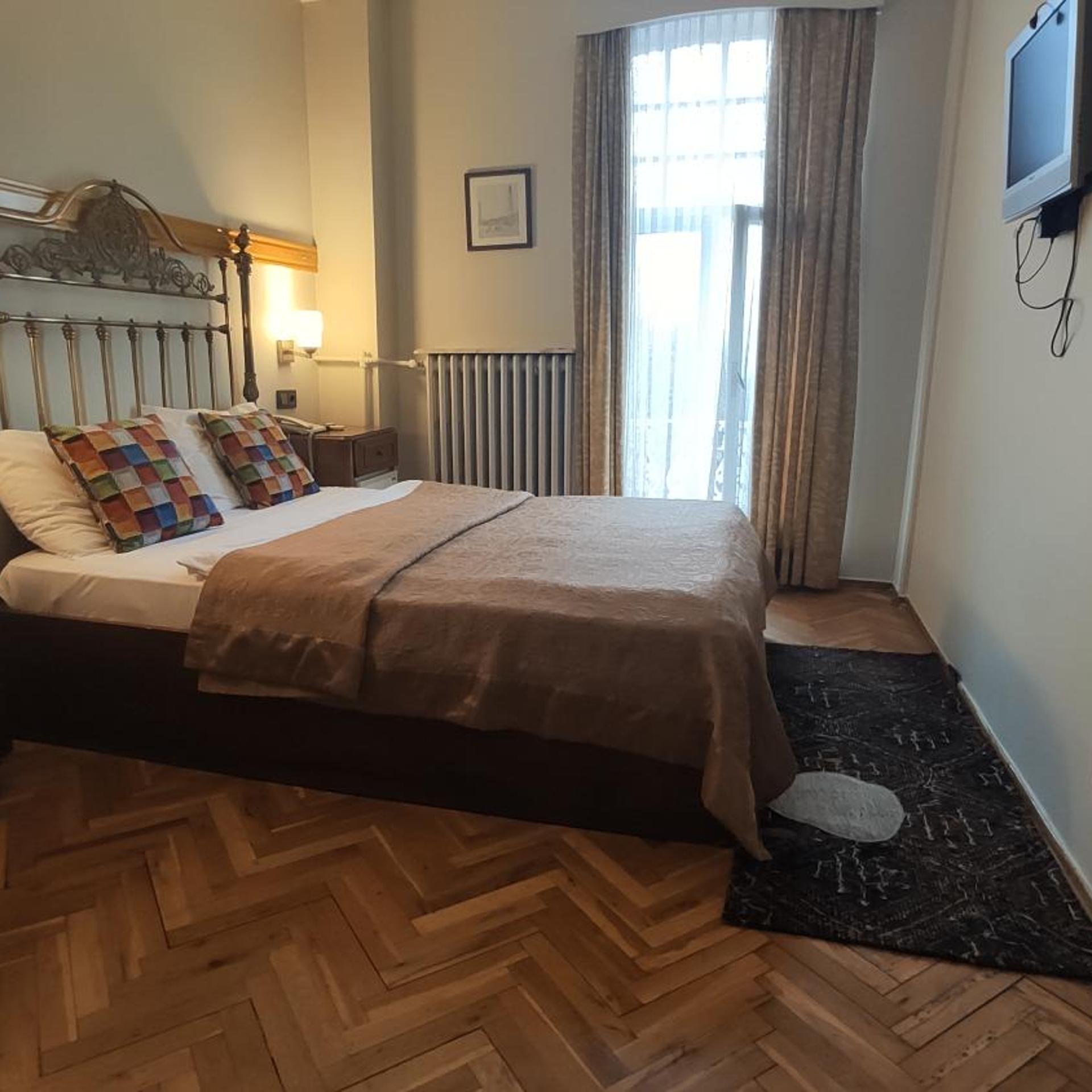Room, Double Bed
