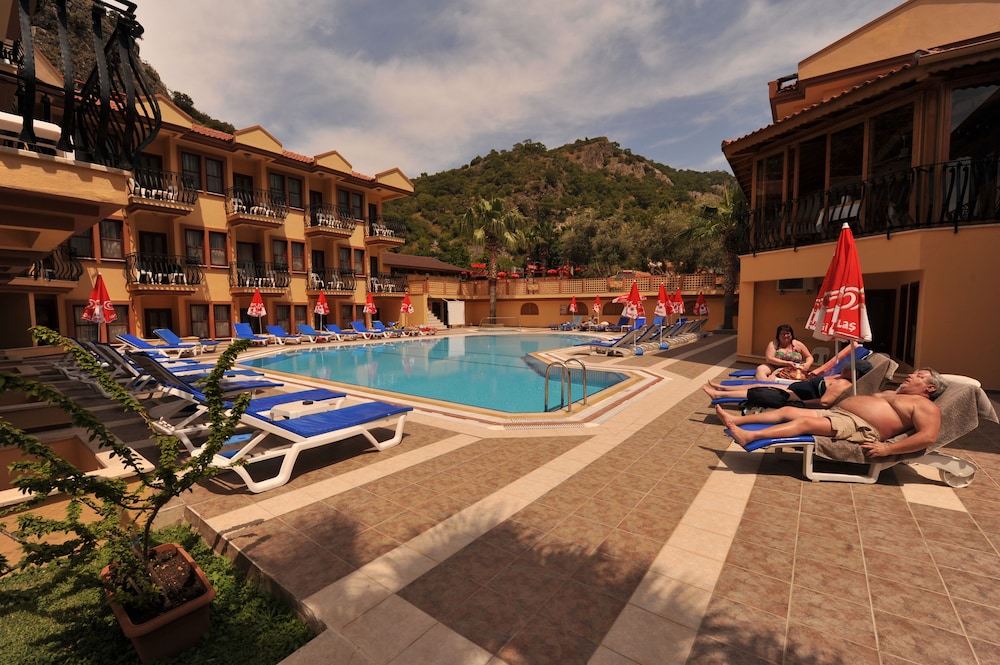 Belcehan Beach Hotel 26/34
