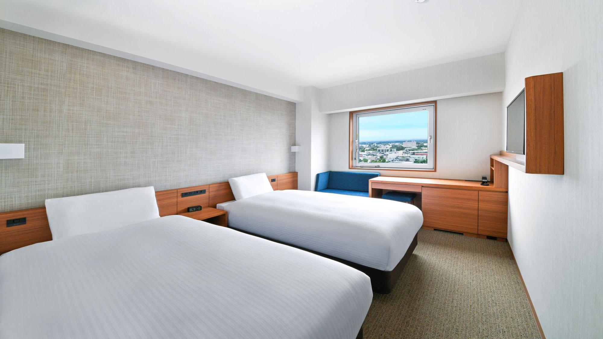 Room, Twin Beds, Smoking Type Not Guaranteed
