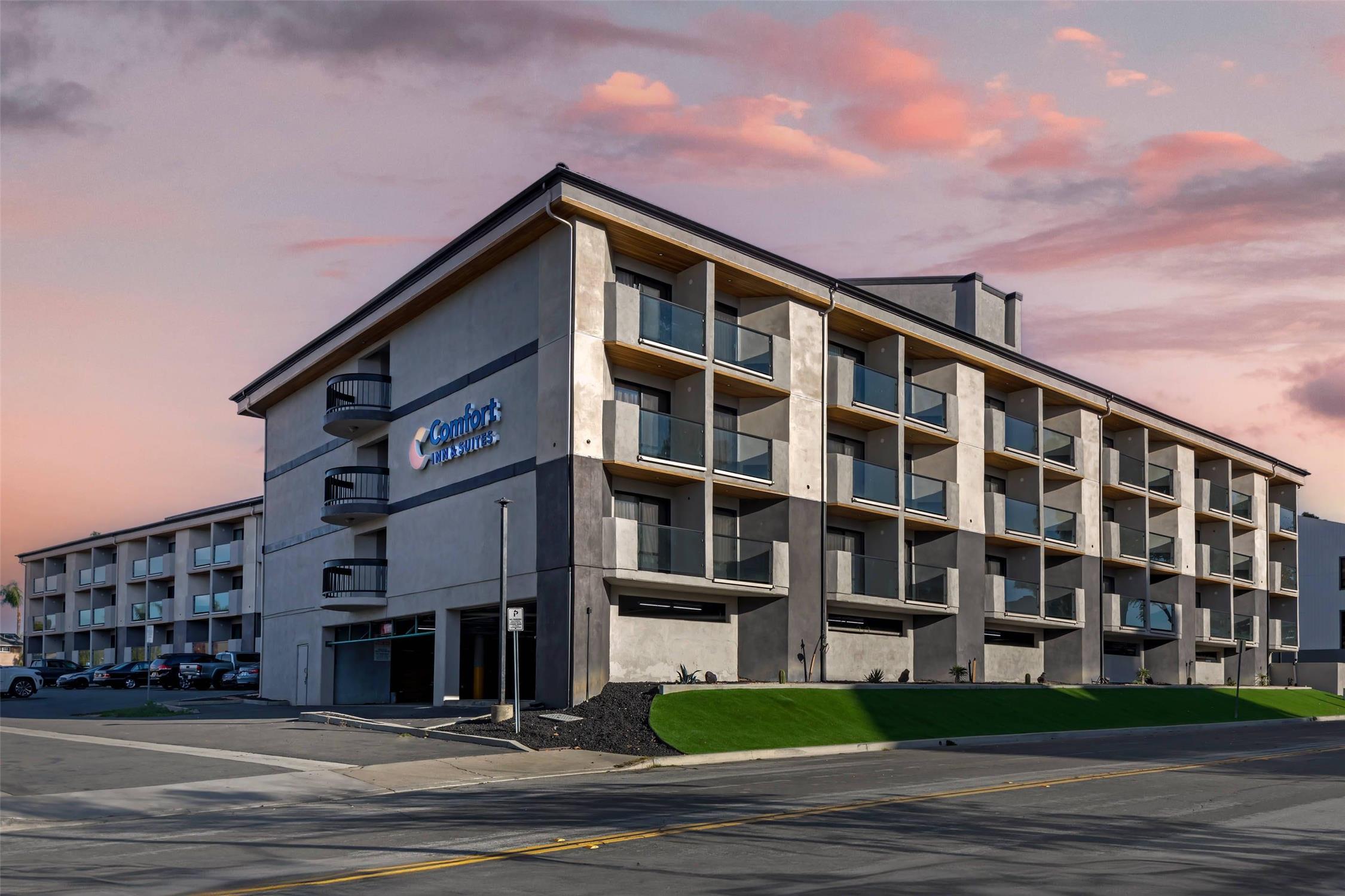 Comfort Inn & Suites Irvine Spectrum 2/49