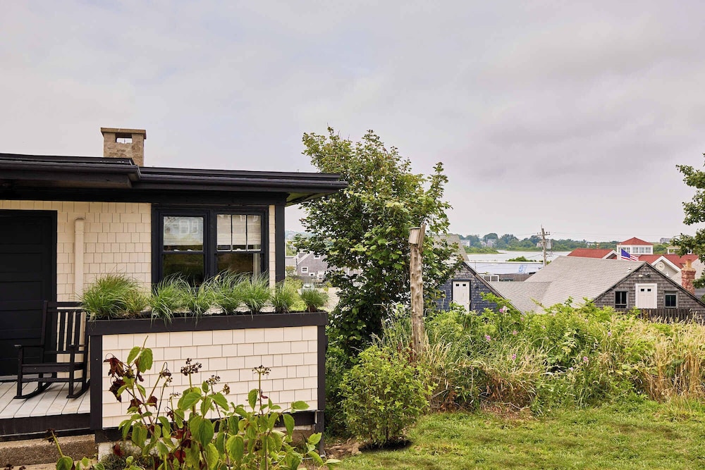 Block Island Beach House 44/50