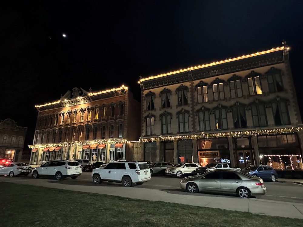 Historic Plaza Hotel 20/22