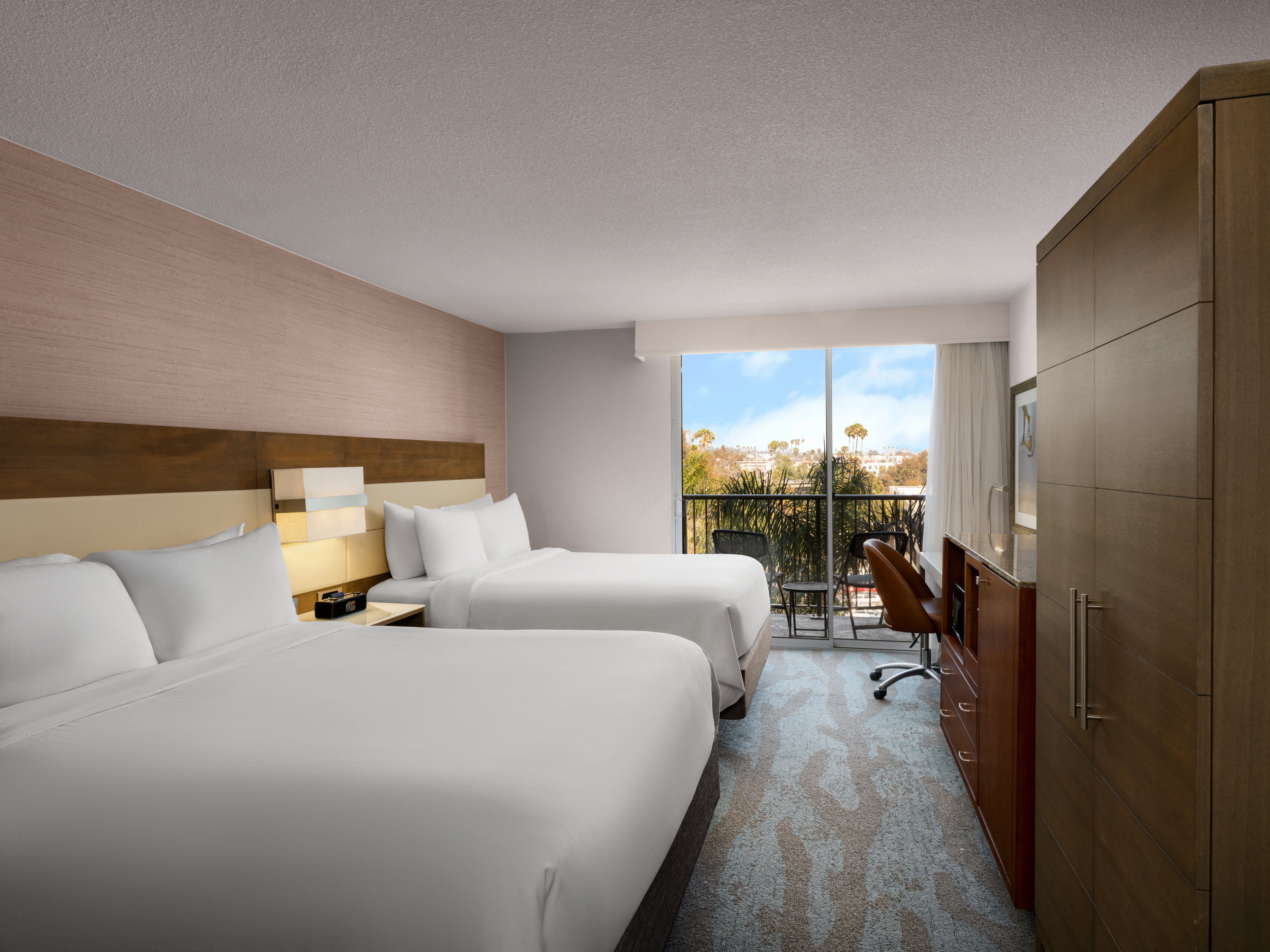 Crowne Plaza Ventura Beach 30/74