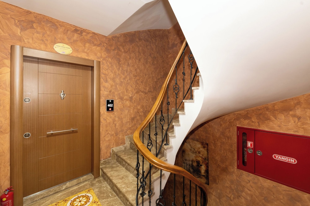 Terra Suites 11/60
