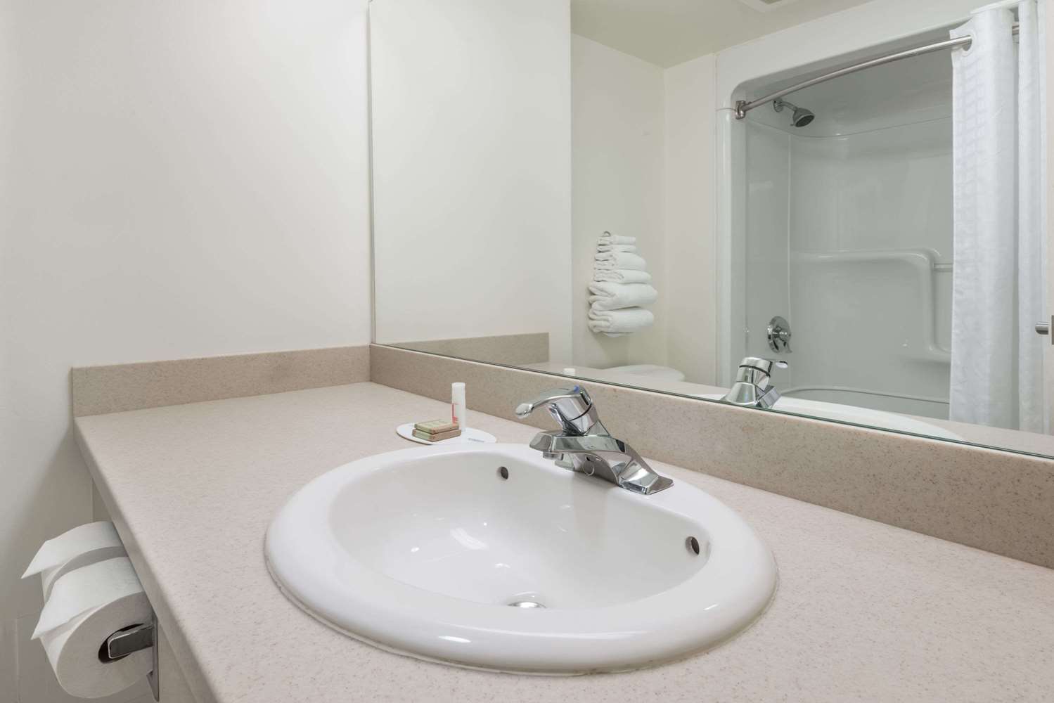 Super 8 By Wyndham Mississauga 22/22