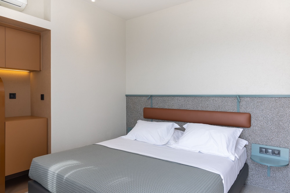 Evripides Hotel 30/69