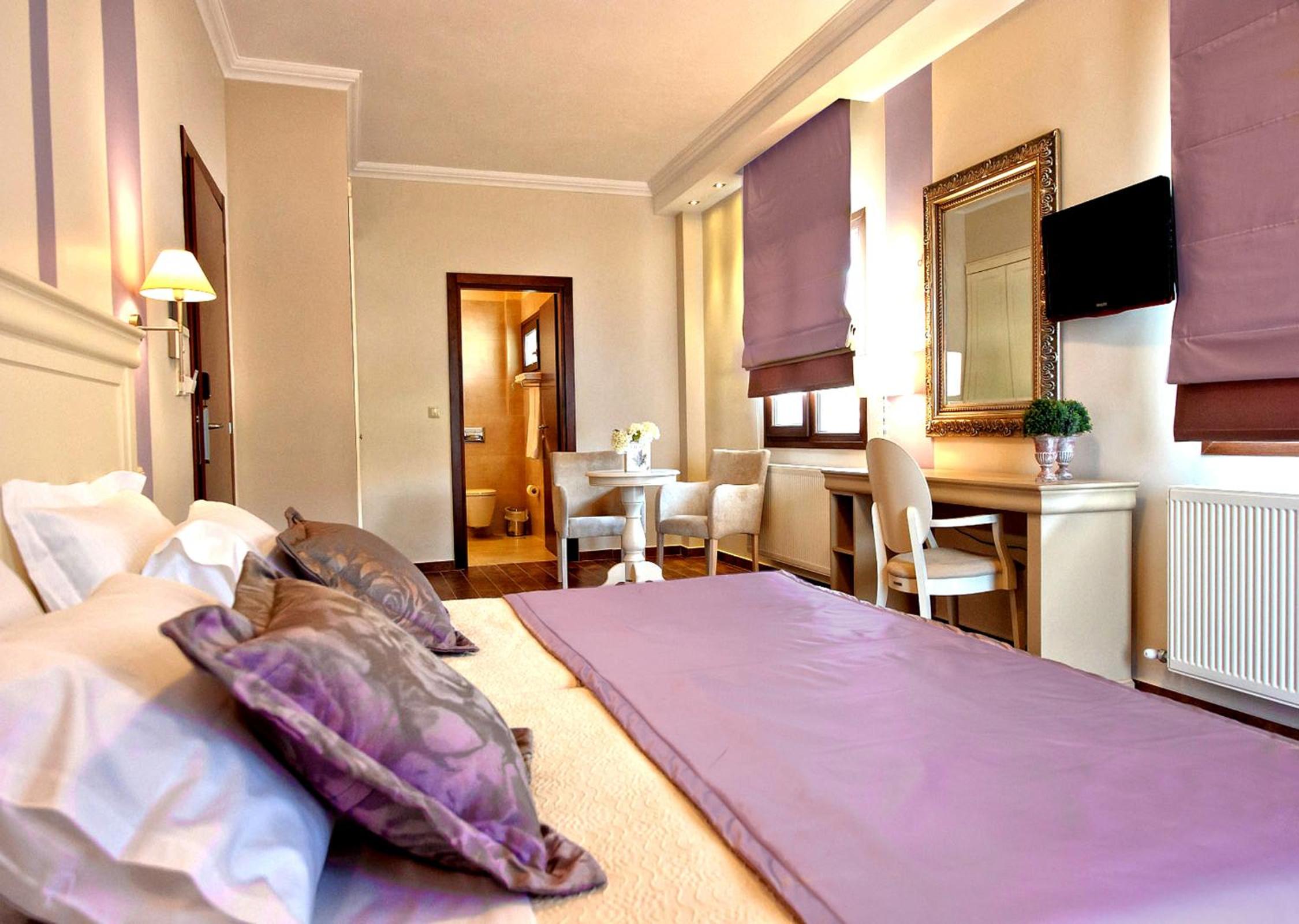 Room, Double or Twin Bed, Mountain View