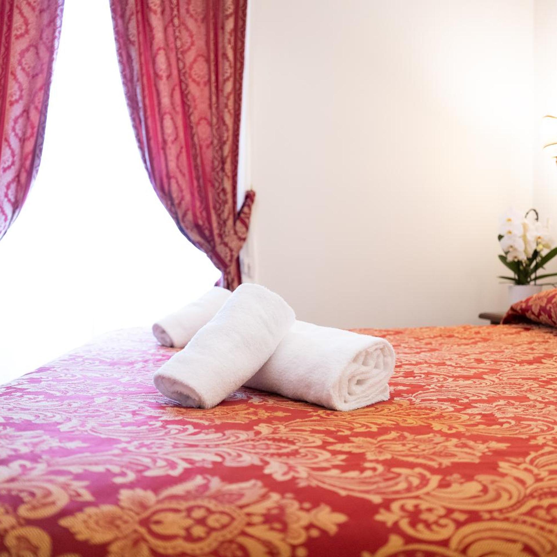 غرفة بسرير مزدوج أو سريرين منفصلين، Hotel Romantica 10/10