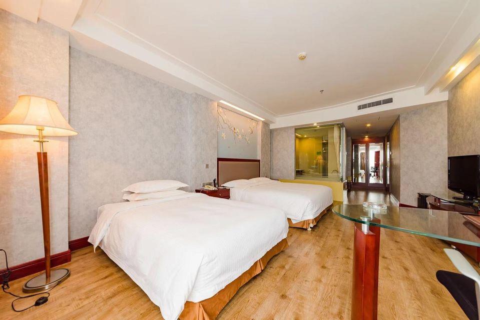 Exceptional, Family, 1 Queen and 1 Single Bed
