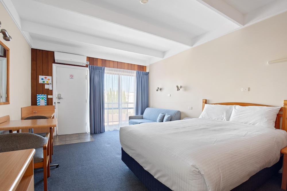 BANJO PATERSON MOTOR INN 8/50