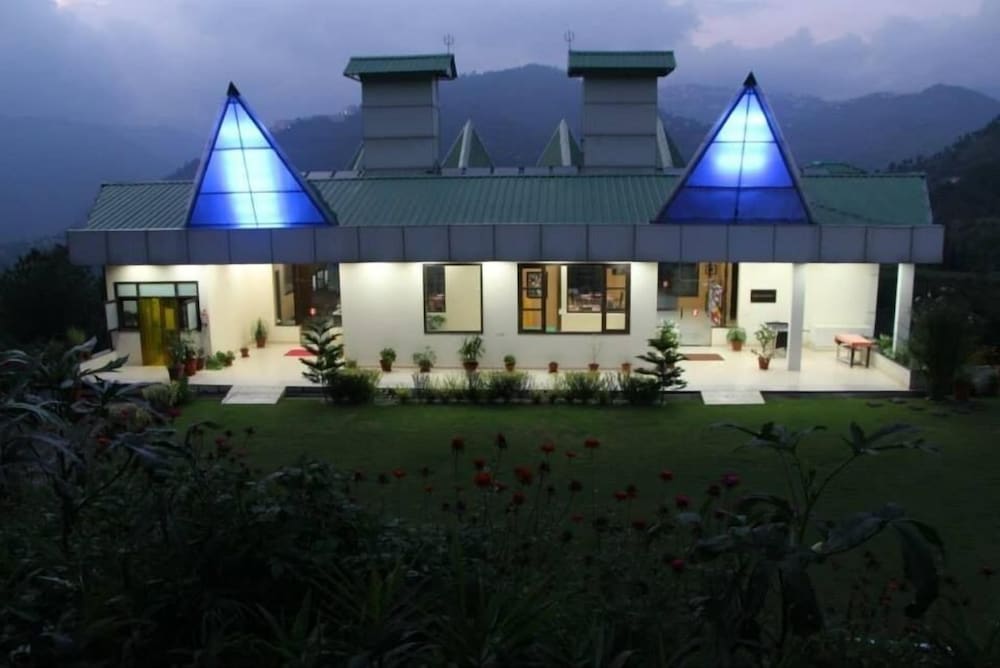 Flag House Resort 4/50