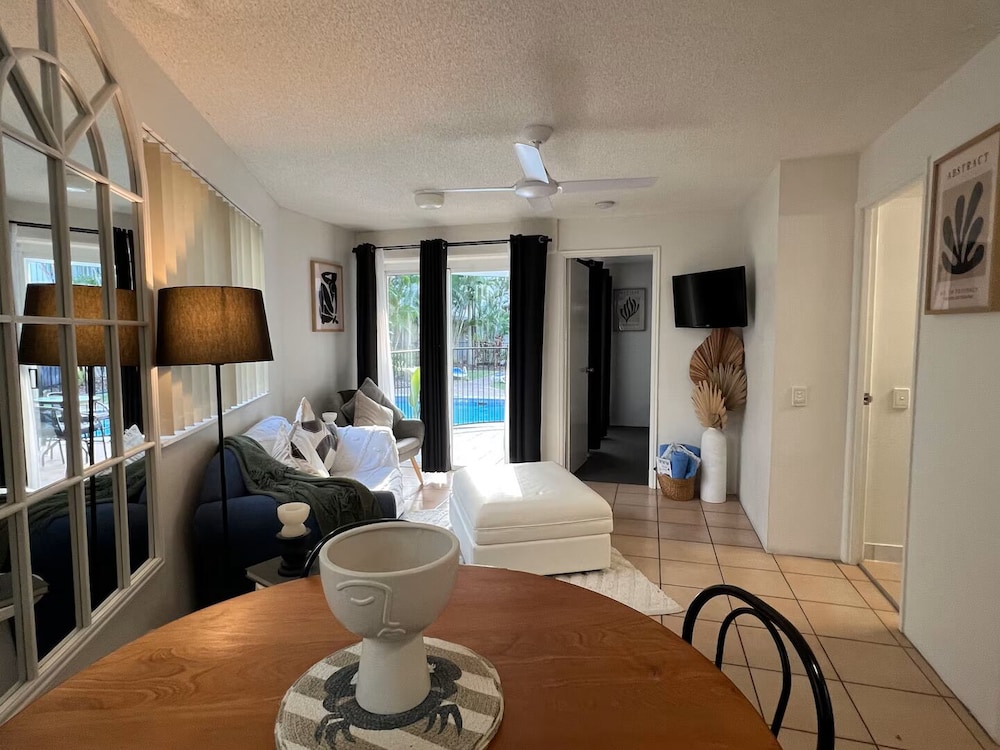Beachside Mooloolaba 22/59