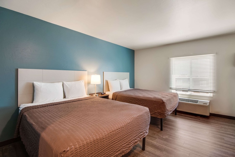 STANDARD, 2 QUEEN BEDS