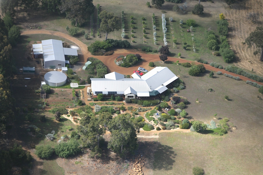 Shambhala Guesthouse 4/44