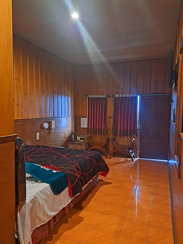 Cemara Indah Hotel 25/50