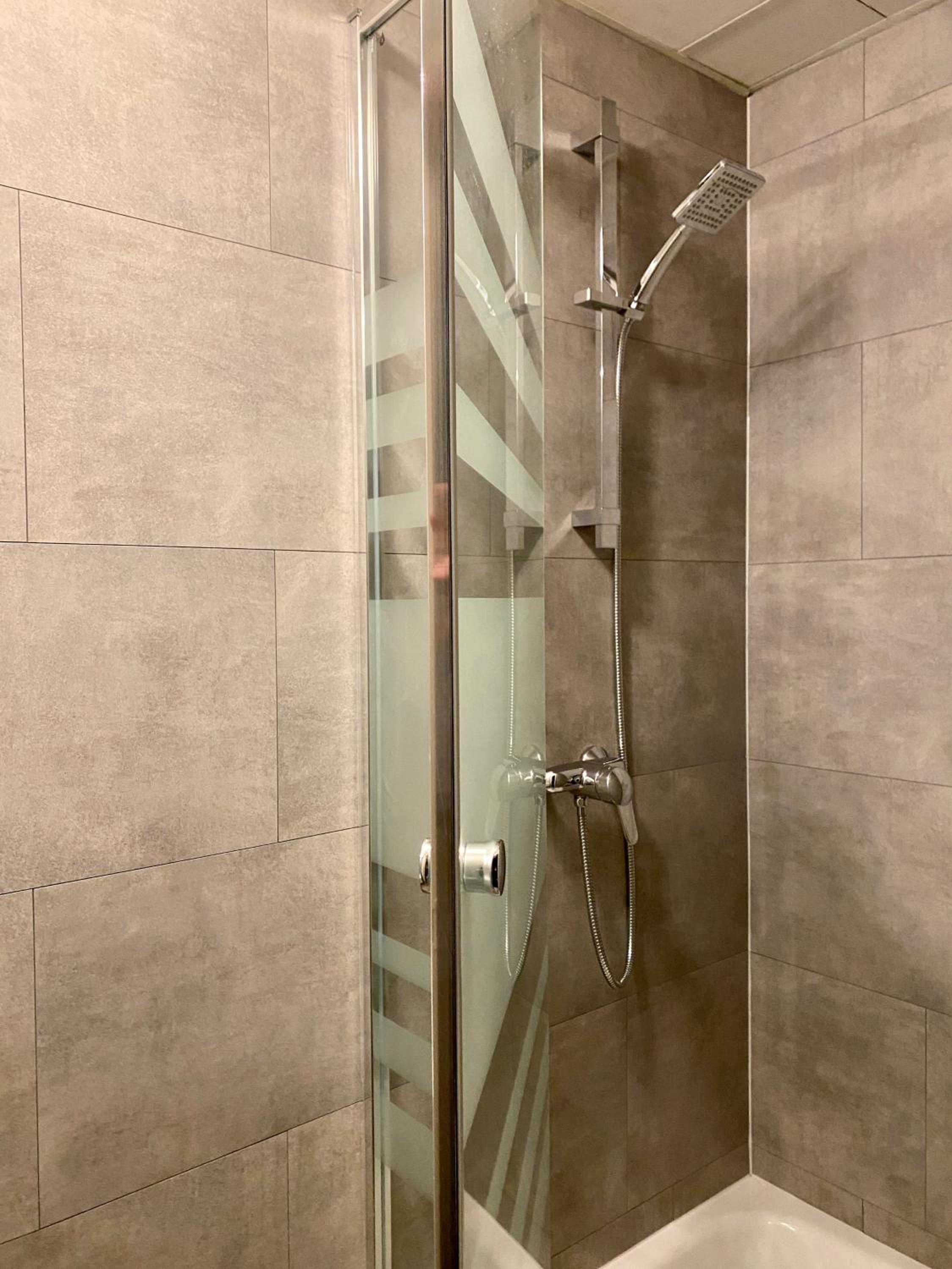غرفة رباعية، Montovani Hotel 8/9